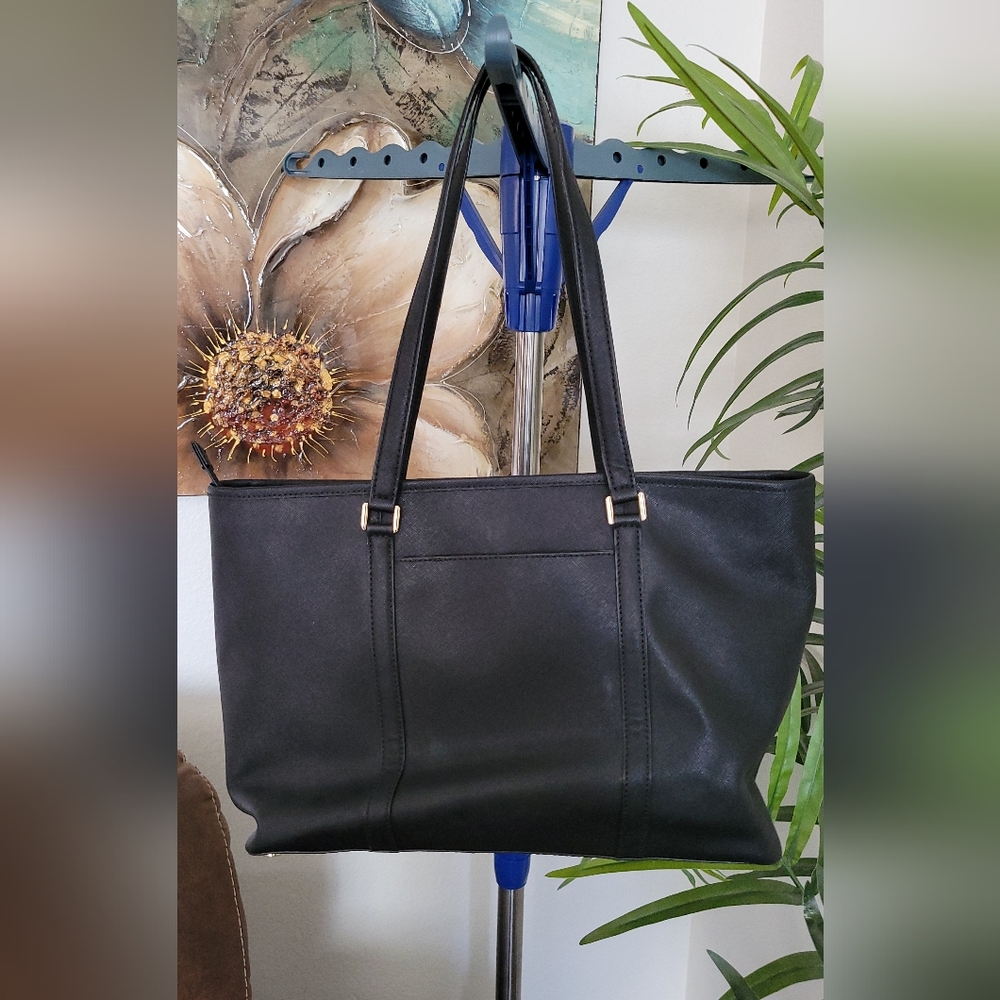 Michael Kors Large Sady Tote Bag in Black Leather. - Picture 5 of 16